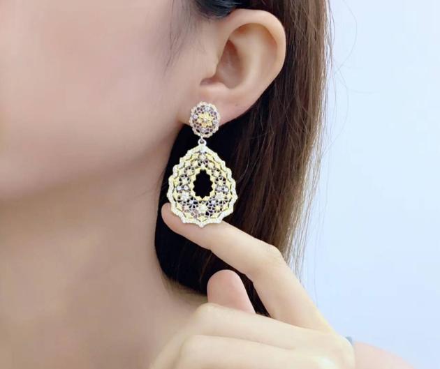 earring
