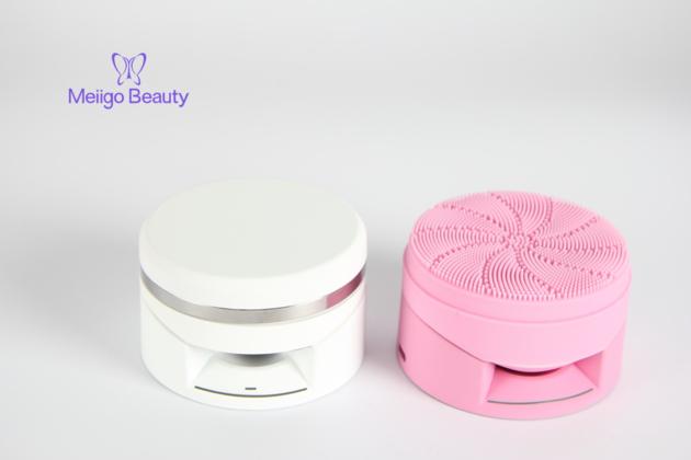 Wireless Charging Silicone Facial Cleansing Brush