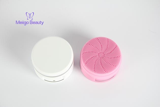 Wireless Charging Silicone Facial Cleansing Brush