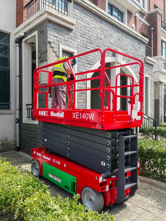 Electric Self-propelled scissor lifts XE140W