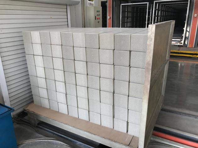 China Manufacture Supplier Honeycomb Ceramic Non
