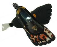 Fivetoeshoes20012