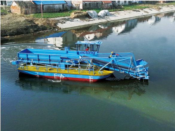 Water Surface Garbage Salvage Vessel