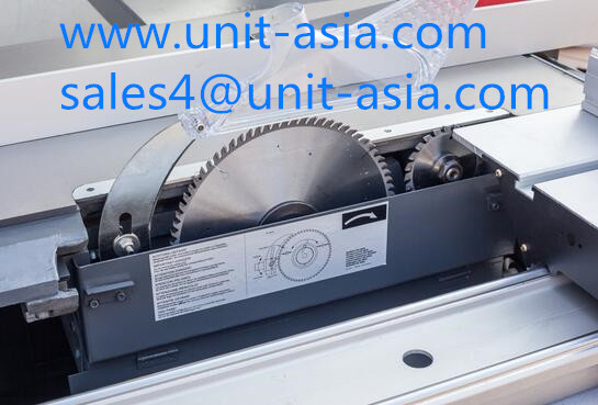 Panel Saw With Electric Tilting