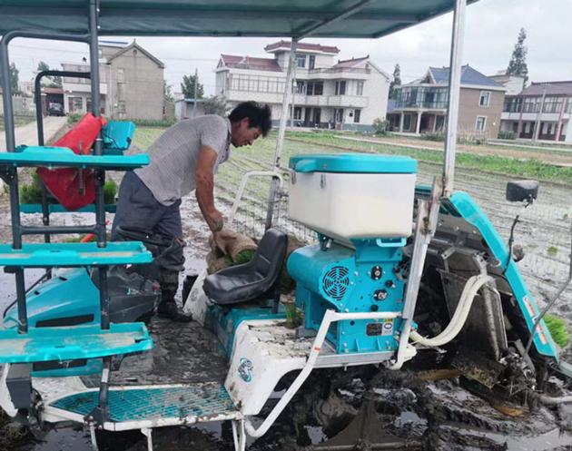 8 Rows 75L Pneumatic Seeder For