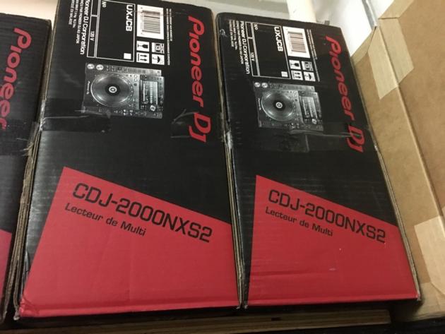 2x Pioneer CDJ-2000NXS2 Professional Multi Player Nexus 2----2400Euro