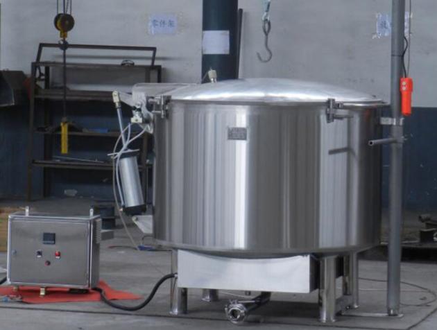 Jacketed tank with lid and food basket