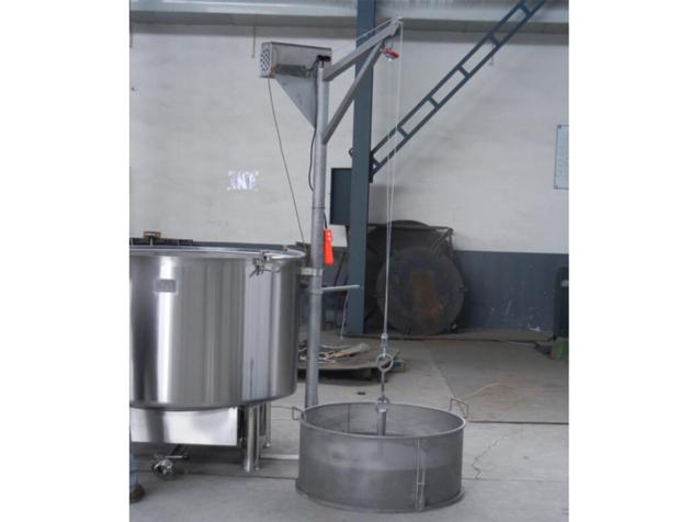Jacketed Tank With Lid And Food
