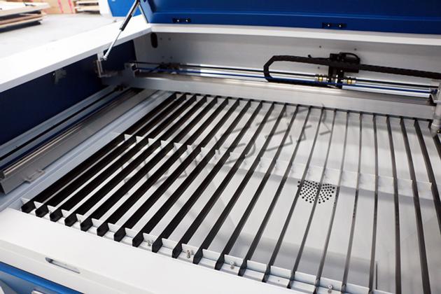 CO2 Laser Engraving And Cutting Machine