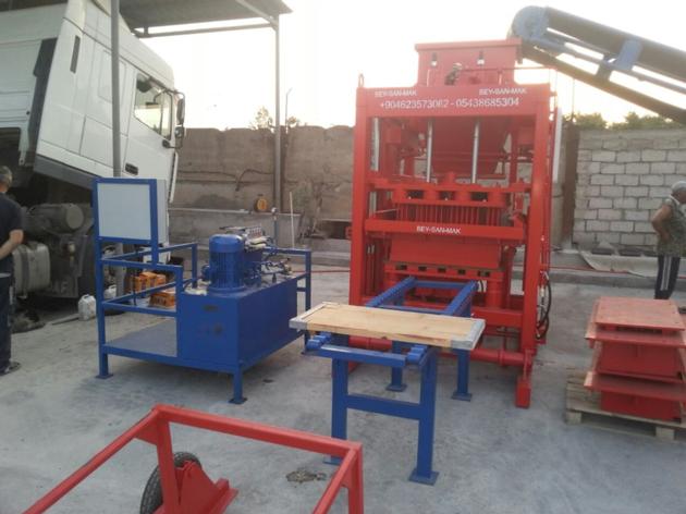 CONCRETE HOLLOW BLOCK (PAVING-CURBSTONE) MACHINE EKO 4.1 SEMI-AUTOMATIC MACHINE