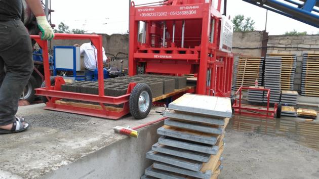 CONCRETE HOLLOW BLOCK PAVING CURBSTONE MACHINE