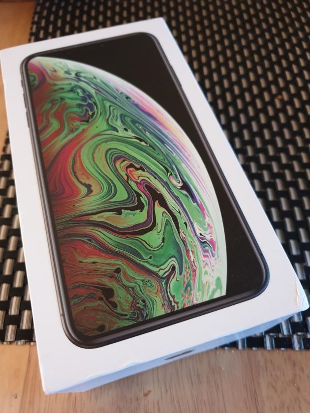 iPhone XS Max - $900(whatsapp:+1(707)220-3036