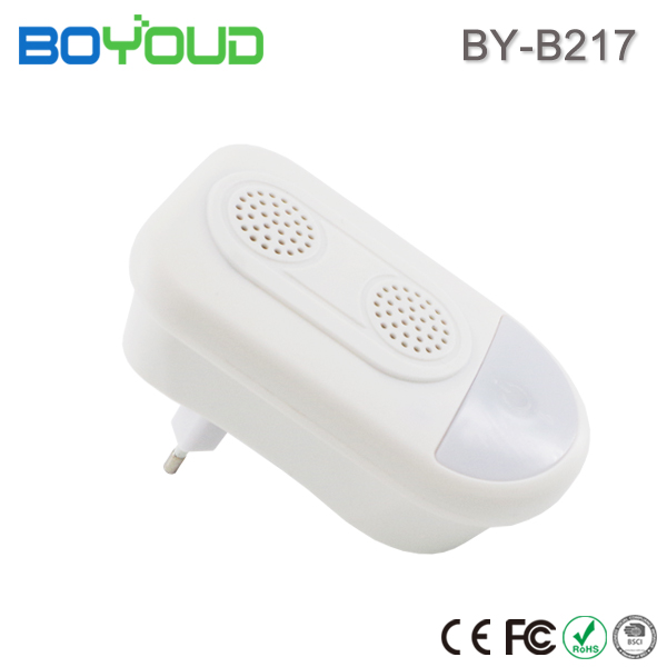 Dual speaker ultrasonic pest repeller