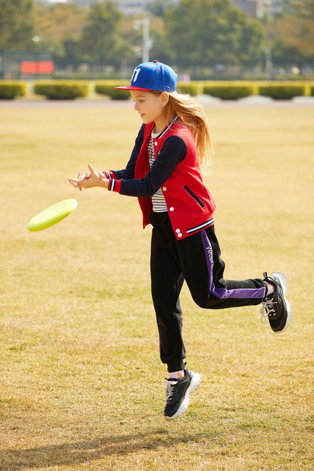 Throw And Catch Disc Frisbee Flying