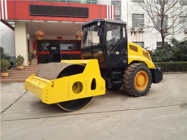  Ride-on vibratory roller 8 ton steel vibratory roller single Drum Roller for seal Ride-on vibratory