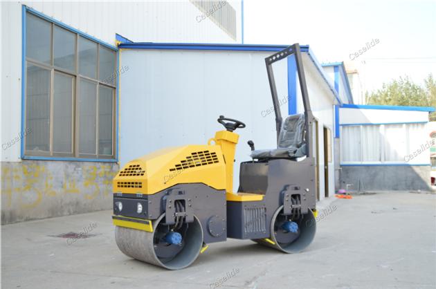 Ride On Hydraulic Vibratory Roller Small