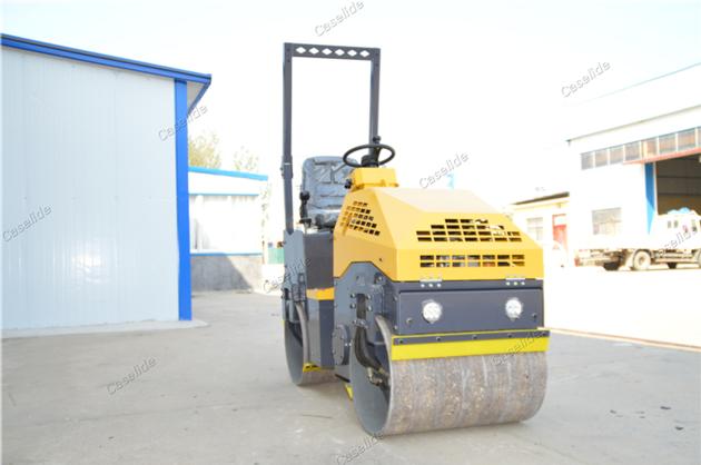 Ride On Hydraulic Vibratory Roller Small