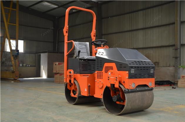  1 ton high quality CE certification combined pitch garden ride on vibratory double drum compactor r