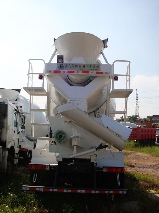 HOWO CONCRETE MIXER TRUCK 8M3