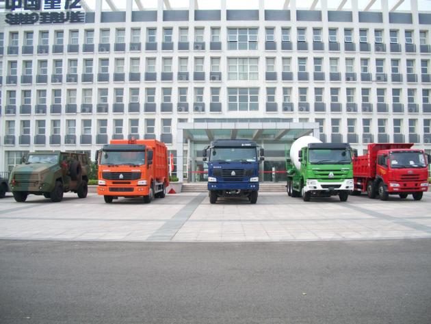 HOWO TRACTOR TRUCK 4X2 ZZ4187N3517V