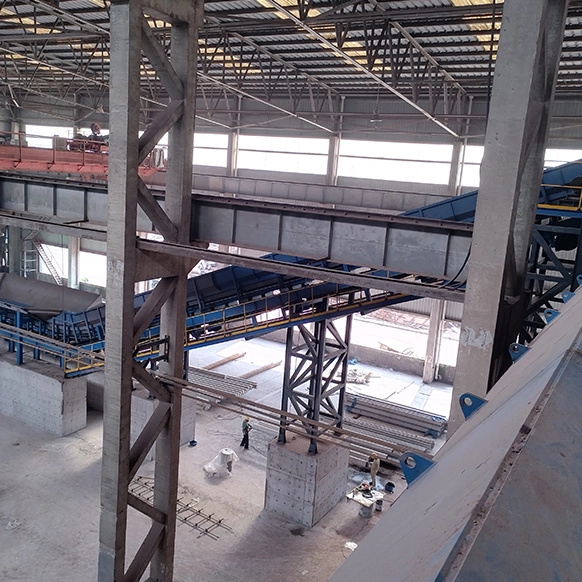CONTINUOUS CHARGING ELECTRIC ARC FURNACE