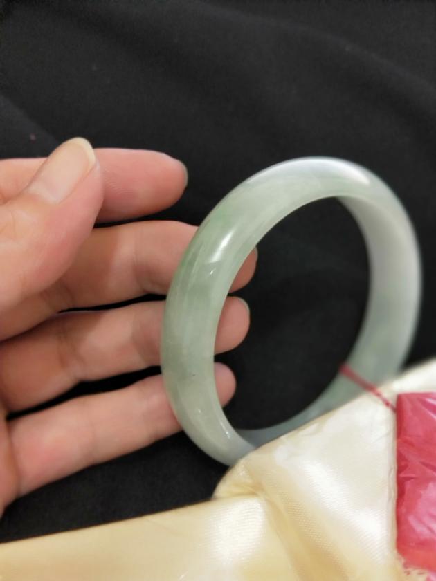 Type A Natural Jadeite Jade Bangle