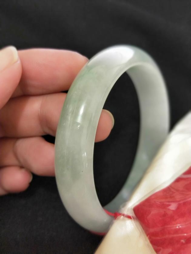 Type A natural jadeite jade bangle