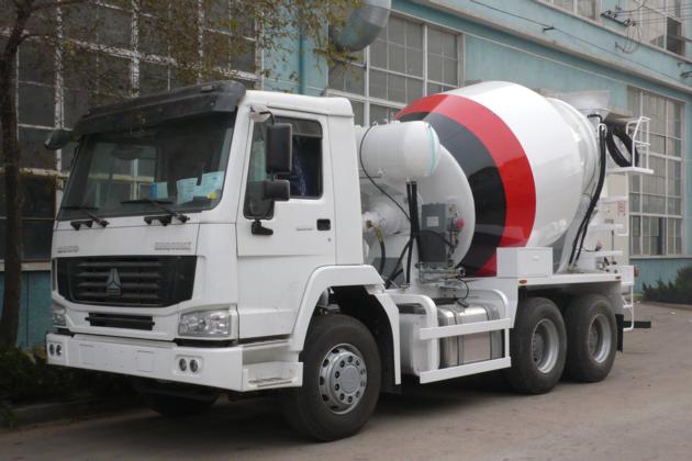 HOWO CONCRETE MIXER TRUCK 8M3
