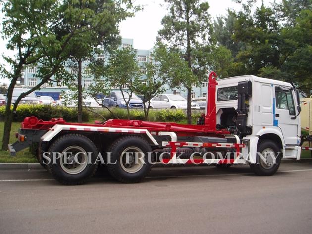 SINOTRUK HOOK LIFT GARBAGE TRUCK 17T