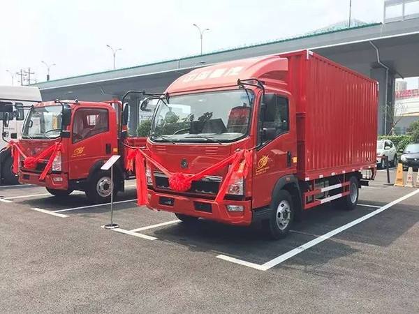HOWO LIGHT CARGO TRUCK 6T ZZ1047D3414C145