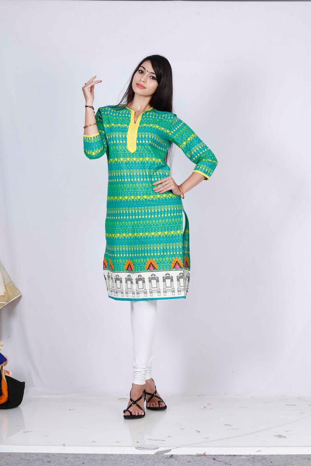  women wear Kurtis