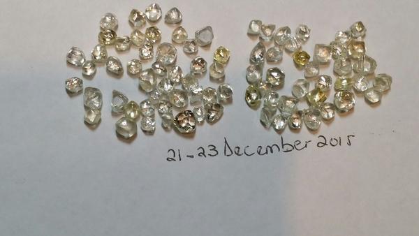 Loose rough natural diamonds
