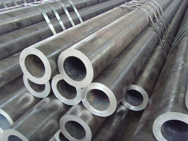 China Hot Rolled Seamless Steel Pipe