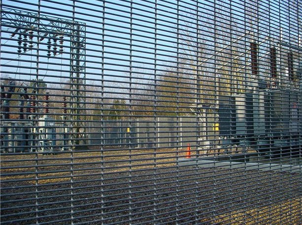 SECURITY MESH FENCE