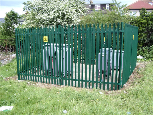 PALISADE FENCE