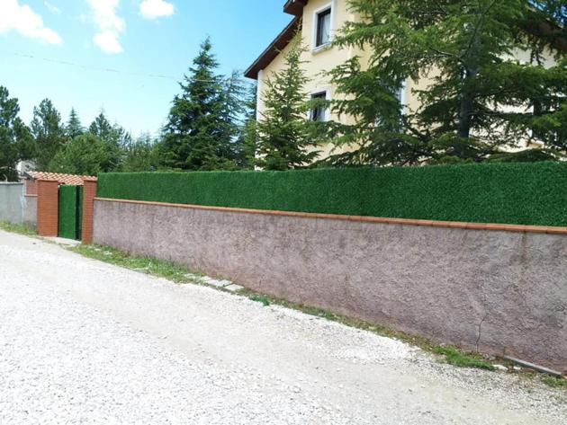 DECORGRASS ARTIFICIAL GRASS CHAINLINK FENCE