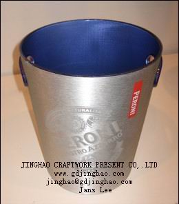 Ice bucket