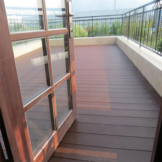 Garden Wood Features Anti-Slip Outdoor Decking Board WPC Wood Plastic Composite Flooring