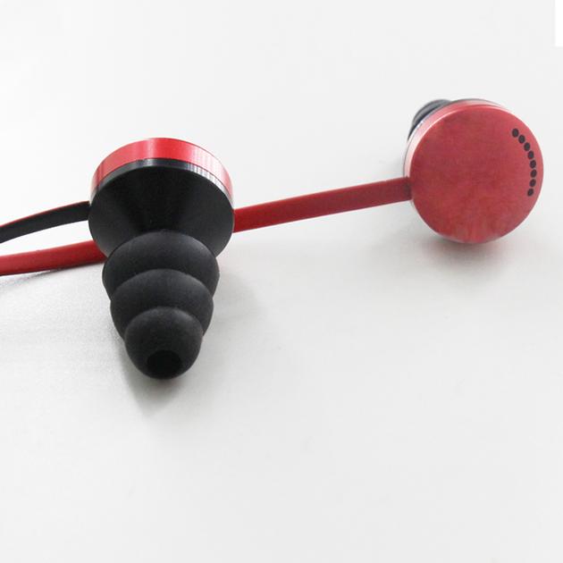Patent Headphone With Microphone Volume Control