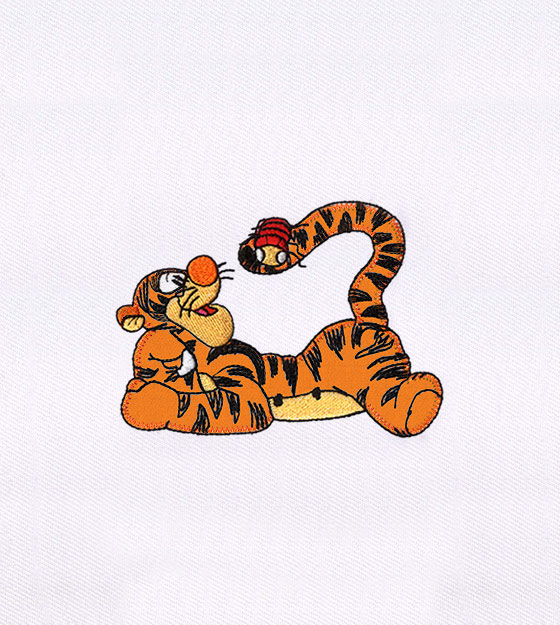 LADYBUG ADORING TIGGER APPLIQUE EMBROIDERY DESIGN