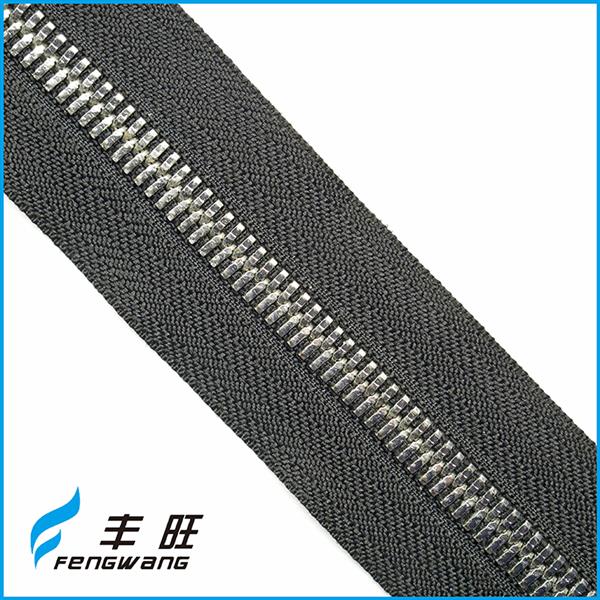 Top sale long chain metal zipper in rolls