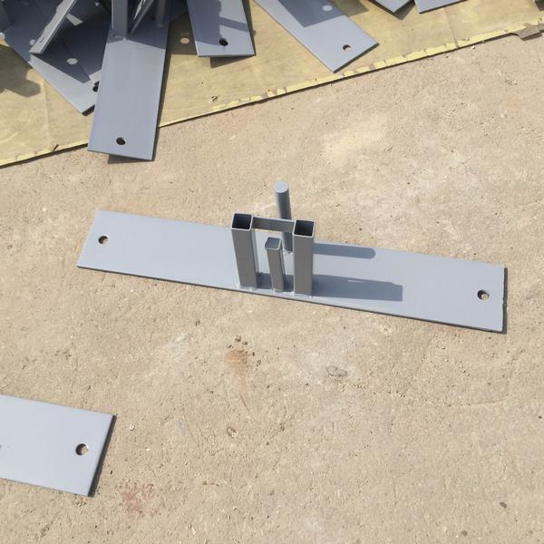 Base plate, plate of fence, plate of portable fence