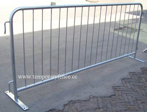 Protable barricade fence