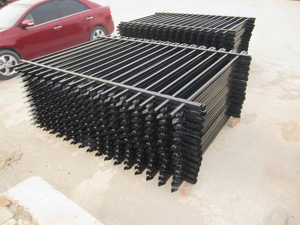 Spearhead fence
