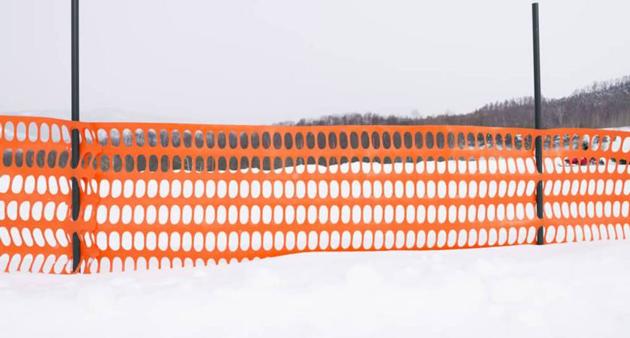 Orange Snow Barrier Fence Makes Installation