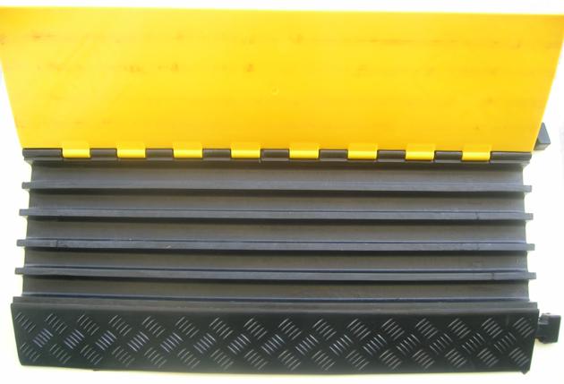 5 Channels Cable Ramp 