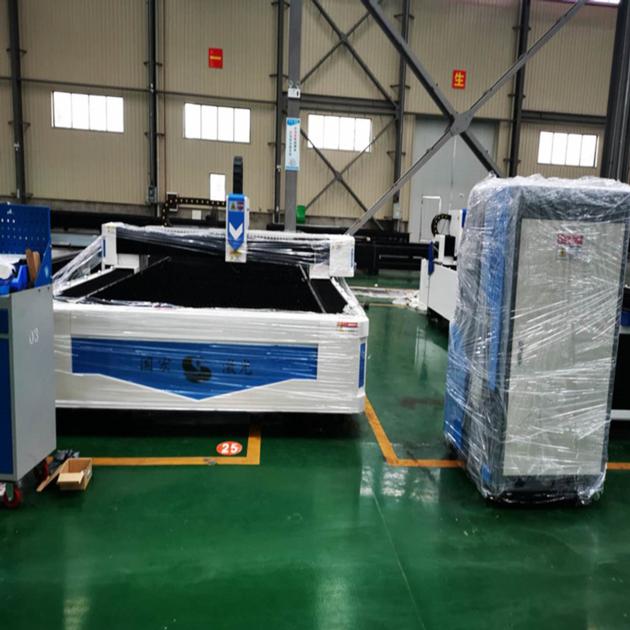 Fiber laser cutting machine