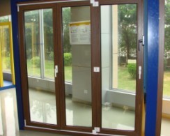 Aluminium folding door