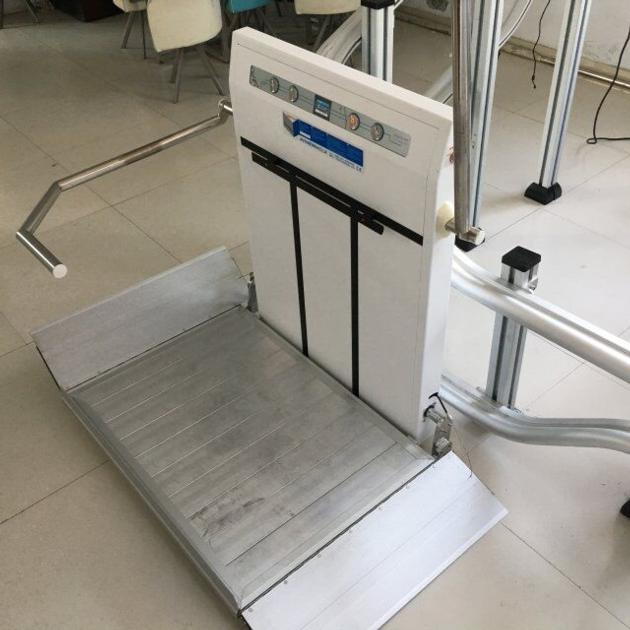 Inclined Wheelchair Lift