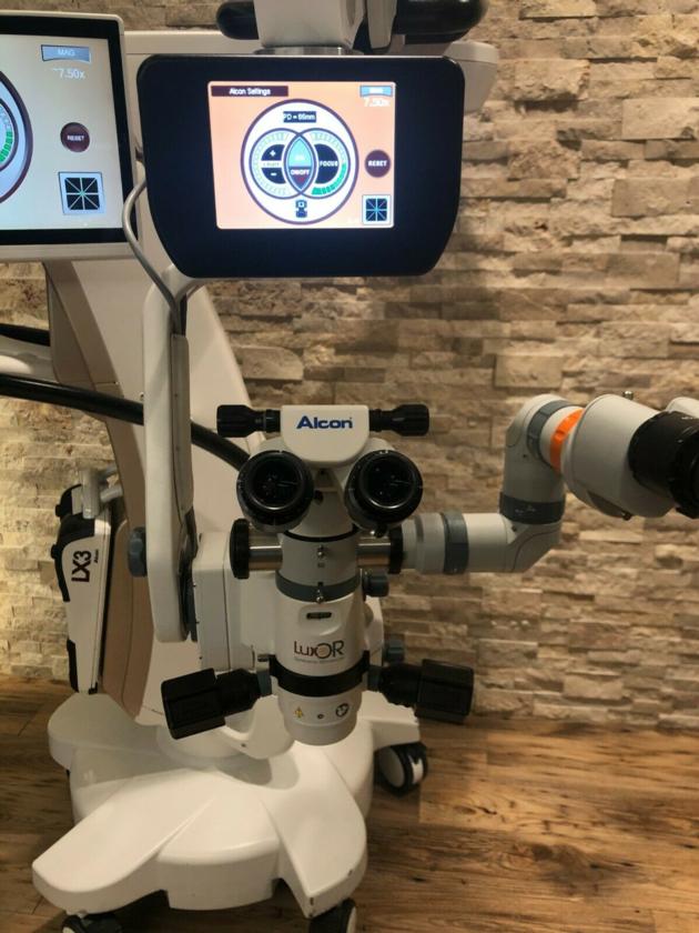 Alcon LuxOR LX3 Surgical Ophthalmic Microscope